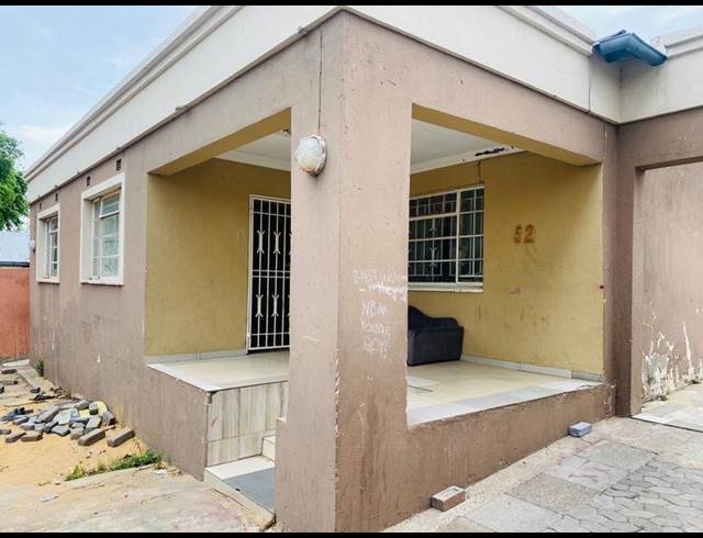 8 BEDROOM HOUSE FOR SALE IN ROSETTENVILLE